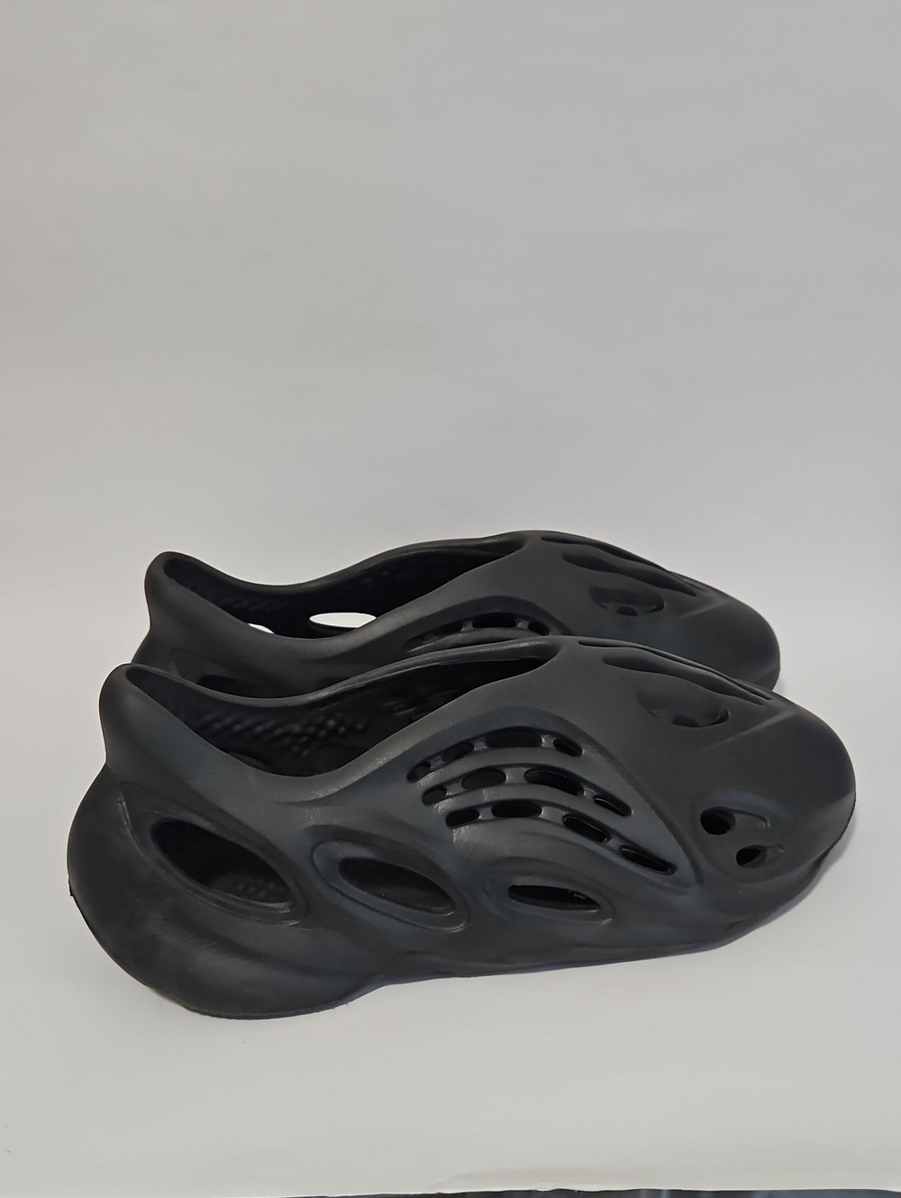 Yeezy Adidias Foam Runner Onyx Dark Gray Sandal Sneaker Size 11